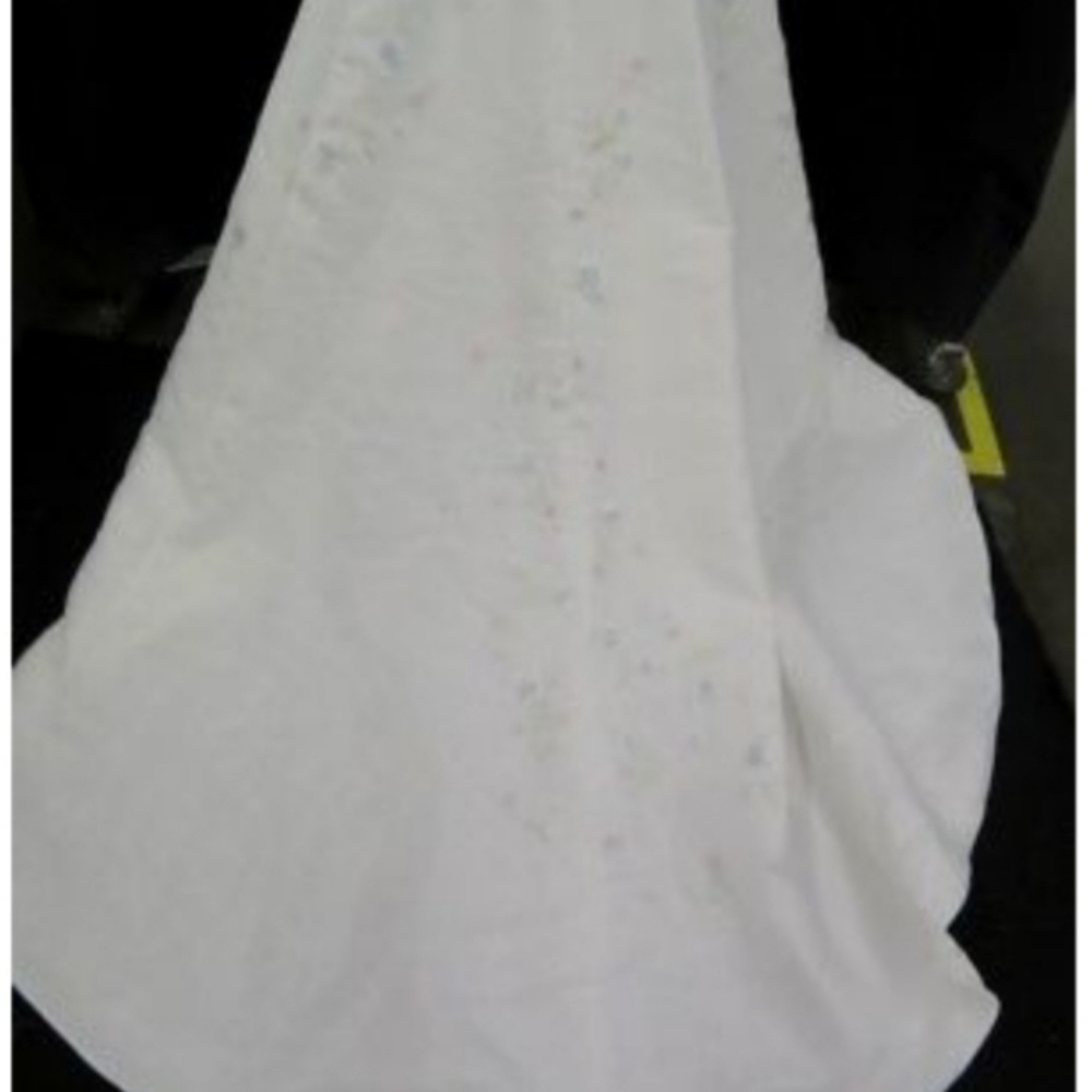 Wedding Dress - Picture 4 of 8